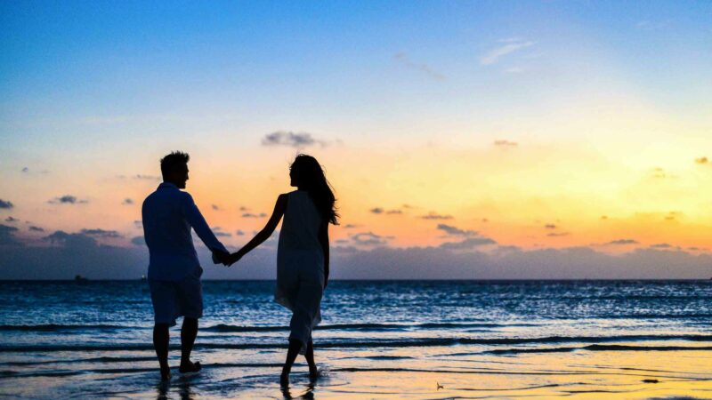 La recessione sessuale, cosa c’è dietro al declino del sesso tra i giovani
