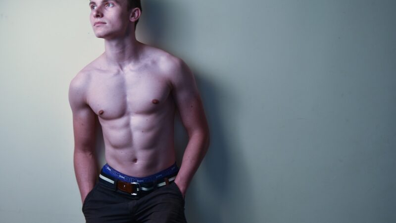 Cosa spinge le donne a scegliere un toy boy?