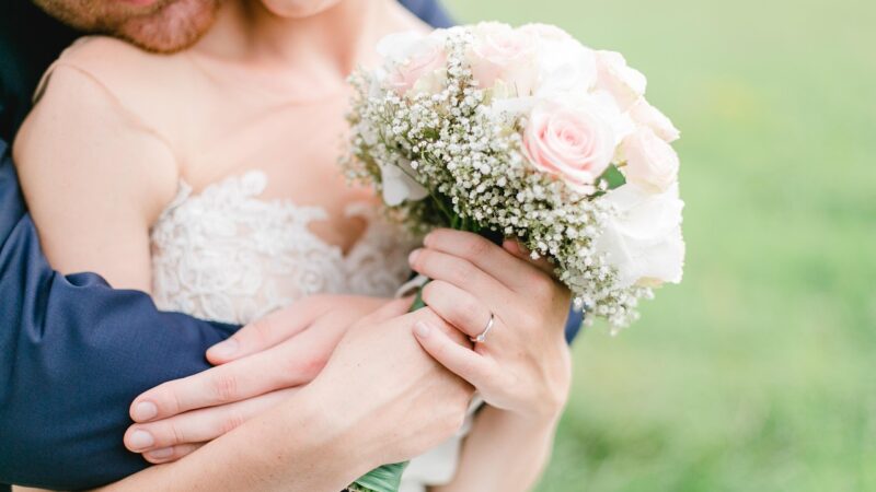 Scoperta shock: matrimonio svela identità nascosta del coniuge